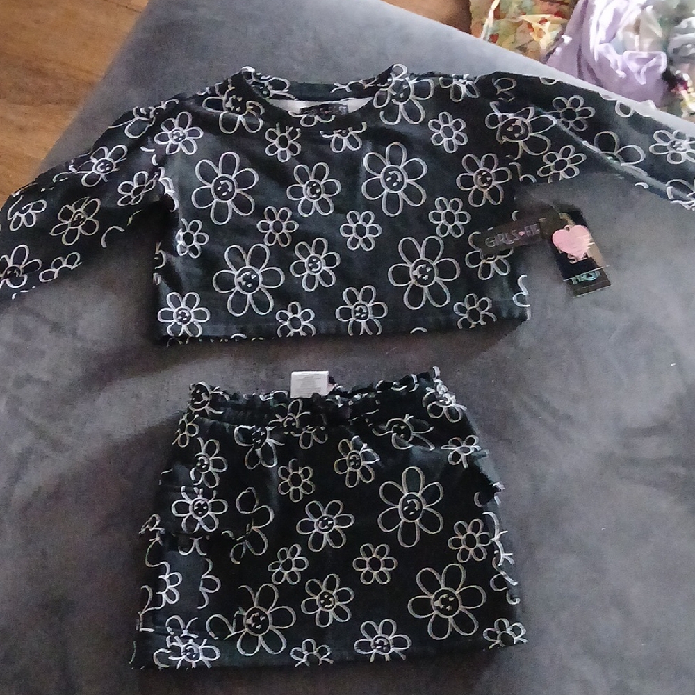 NWT Girls Black Floral Matching Set